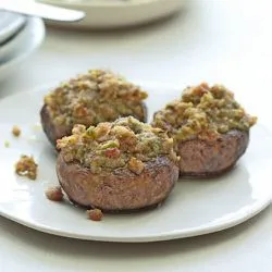 Tip: Champignons gevuld met serranoham en pistachenoten