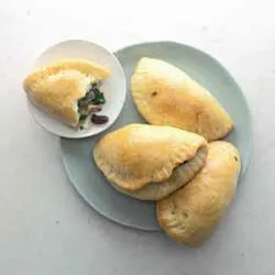 Tip: Empanada's met spinazie, rozijnen en pijnboompitten
