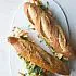 Banh mi sandwich met tofu en ingelegde groenten