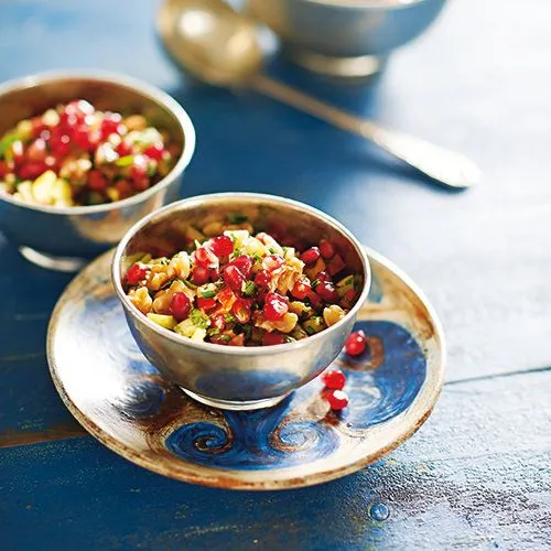Lepelsalade van tomatenblokjes, walnoot en sumak