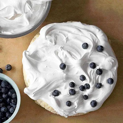 Cheesecake met bosbessen en meringue