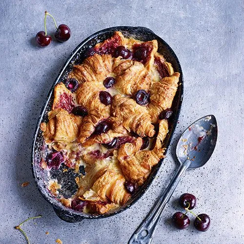 Croissantpudding met kersen