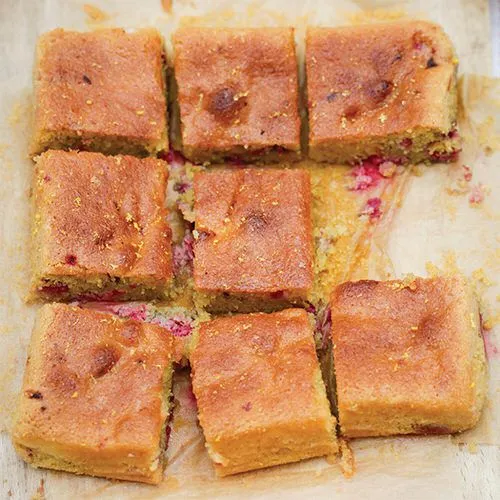 Nigella Lawson: warme frambozen-citroencake