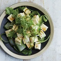 Tip: Salade met tofu en komkommer