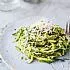 Courgette spaghetti met chilivlokken en parmezaan