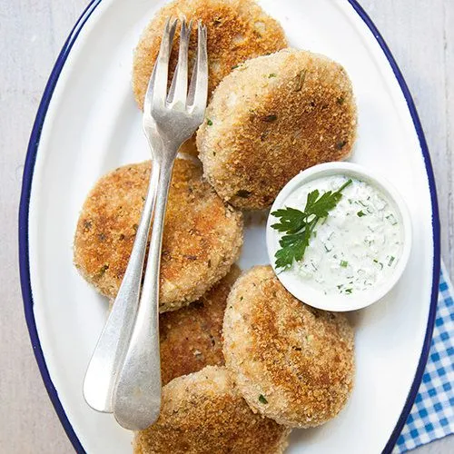Makreelkoekjes met een kruidige yoghurtremoulade