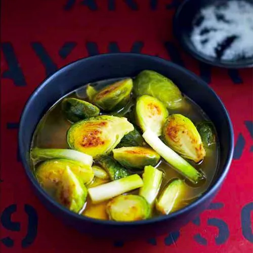 Spruitjes met knoflook en lente-ui