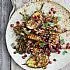 Aubergine met chilipeper en granaatappeldressing