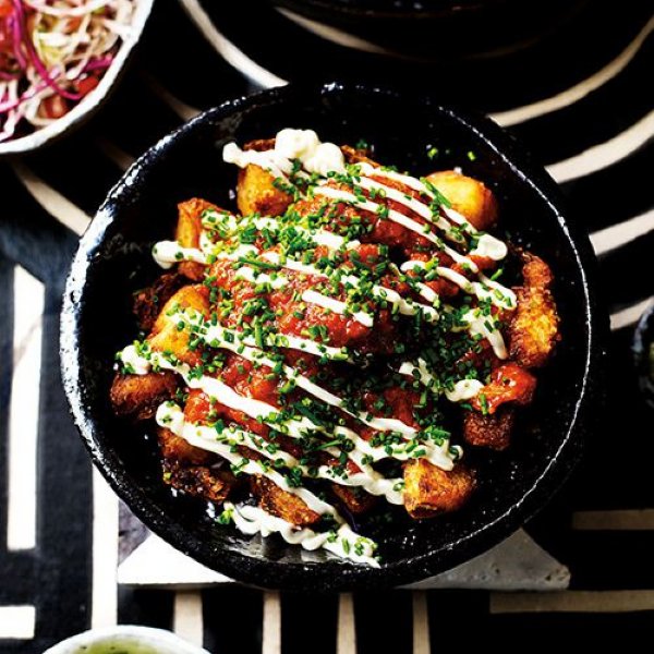 Patatas bravas met rancherosaus en aioli recept okoko recepten