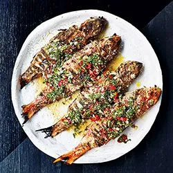 Tip: Gegrilde rode mul met Thaise dipsaus