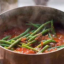 Tip: Sperziebonen in pittige tomatensaus