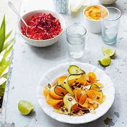 Tip: Salade met courgette- en wortelrepen