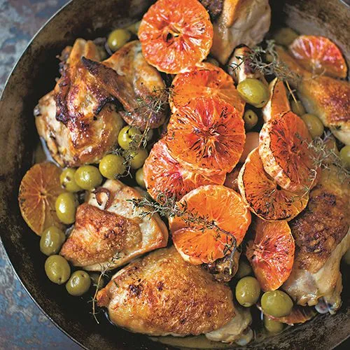 Kip uit de oven met marsala, olijven en bloedsinaasappels