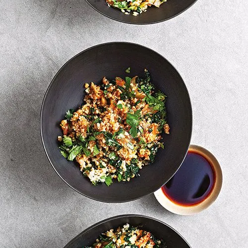 Gebakken 'bloemkool-rijst' met kimchi