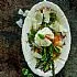 Groene asperges met gepocheerd ei en parmezaan