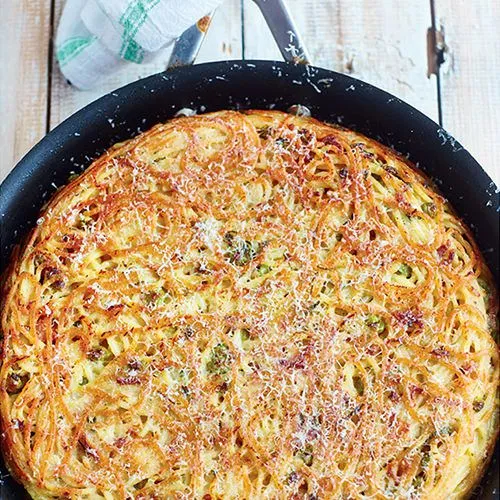 Pasta frittata met doperwtjes en pancetta