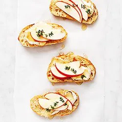 Tip: Crostini met appel, brie en tijm