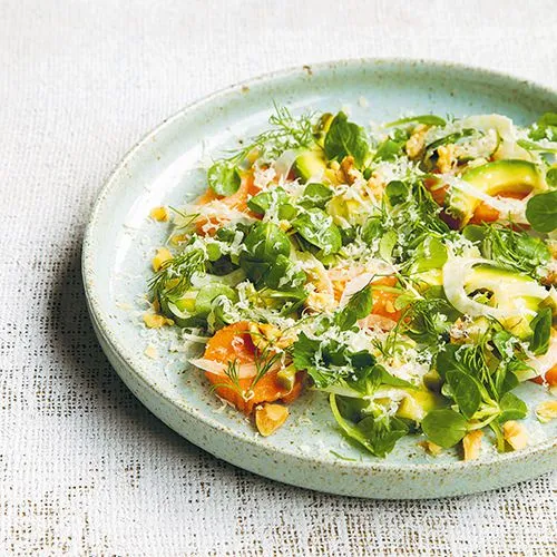 Avocadosalade met zoete aardappel en walnoten