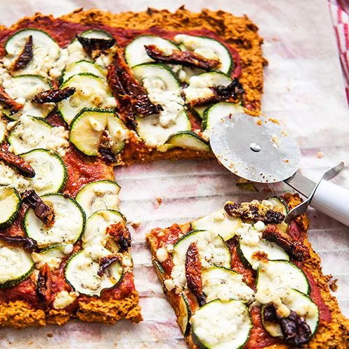 Plaatpizza met courgette en havermoutbodem