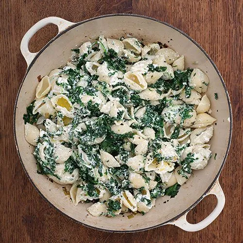 Conchiglie met spinazie en ricotta