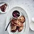 Recept Karnemelk-flensjes gevuld met ricotta, anijs en kersensaus