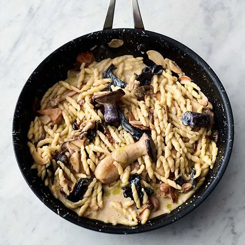 Jamie Oliver: pasta met paddenstoelen en knoflook