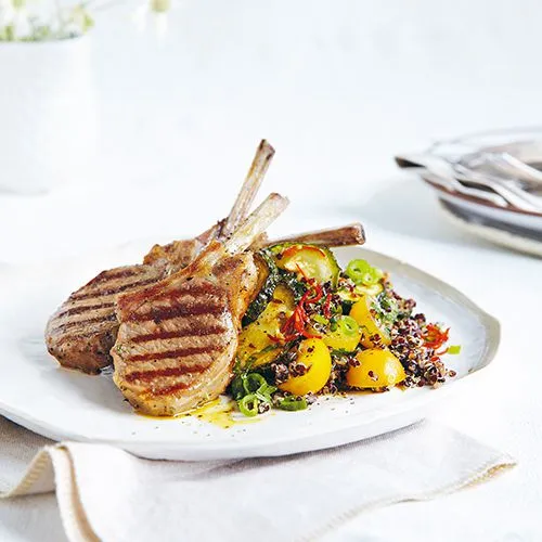 Lamskoteletten met courgette-quinoasalade