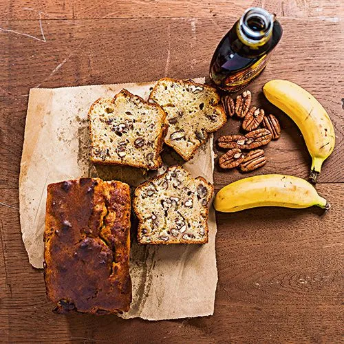 Bananenbrood met pecannoten en ahornsiroop