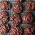 Recept Nigella Lawson: dubbele chocoladekoekjes met pompoenpitten