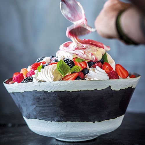 Split Won Bacteriën Meringue met rood fruit en ijs van Sergio Herman - recept - okoko recepten