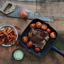 Tip: Gegrilde T-bonesteak met tomaat en zoete aardappel friet