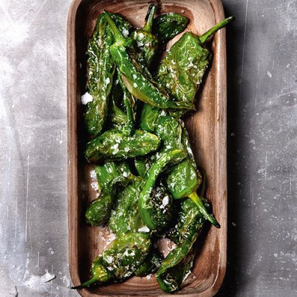 Vel voor Vruchtbaar Gefrituurde groene pepertjes - recept - okoko recepten
