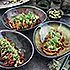 Groenten spaghetti met notensaus