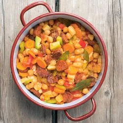 Tip: Kikkererwtenschotel met chorizo
