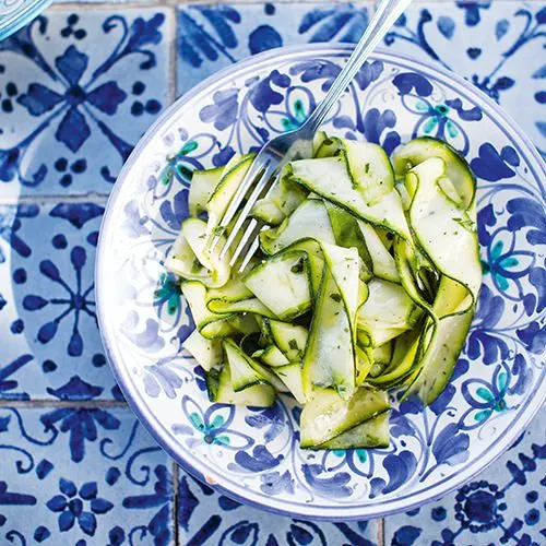 Courgette-linten met citroen-oreganodressing (salmoriglio)