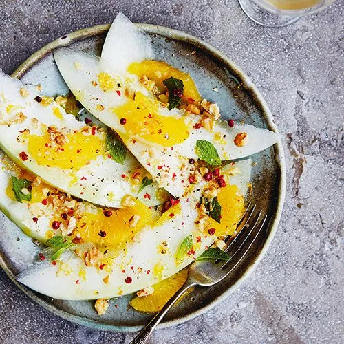 Meloensalade met sinaasappel en walnoot