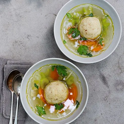 Vegetarische matzeballensoep