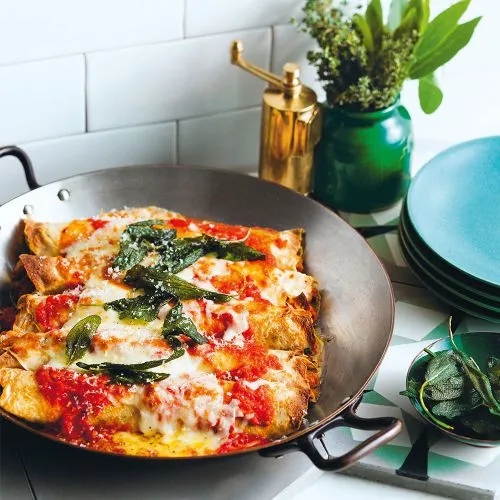 Manicotti met varkensgehakt, witte wijn en salie