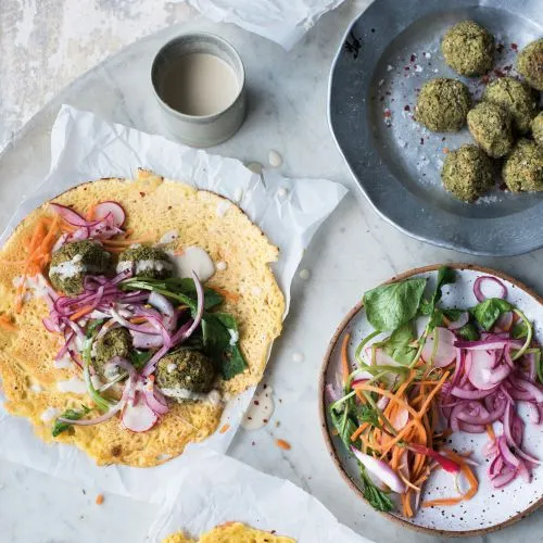Broccolifalafels uit de oven met tahin-citroendressing