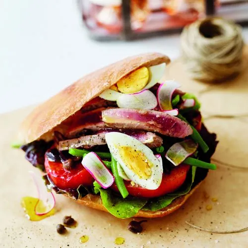 Pan bagnat niçoise