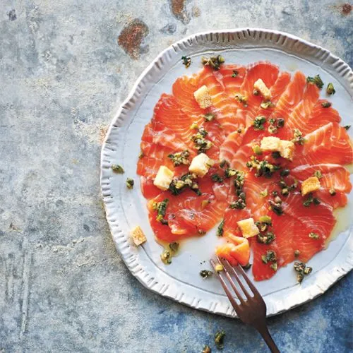 Zalmcarpaccio met ansjovissalade