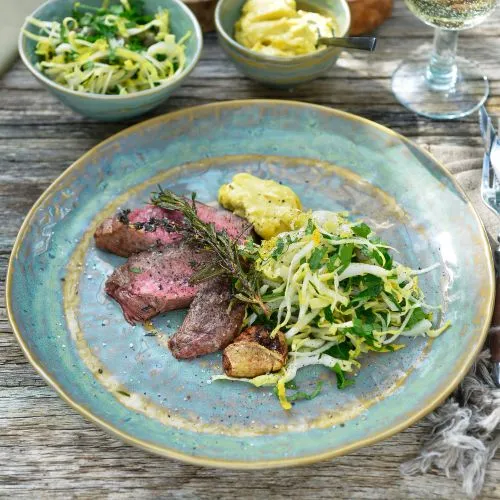 Steak met salade van witlof