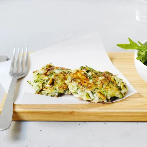 Courgette-pannenkoekjes met feta en munt