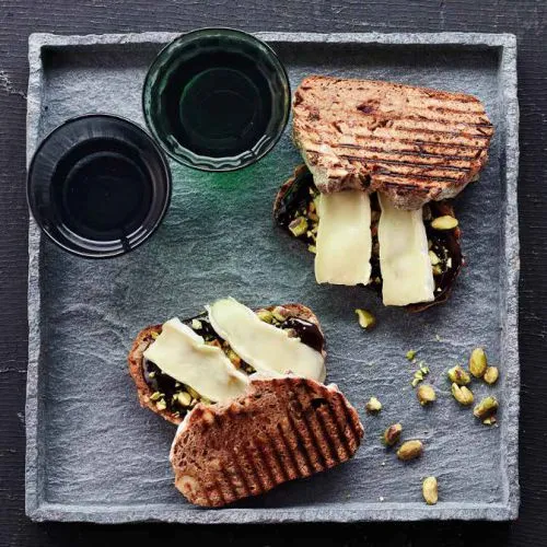 Tosti brie met perenstroop