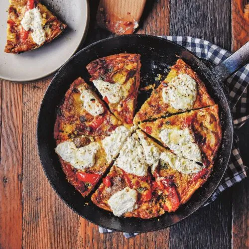 Frittata met paprika, aardappel, prosciutto en ricotta
