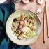 Geroerbakte Chinese kool, shiitakes en taugé