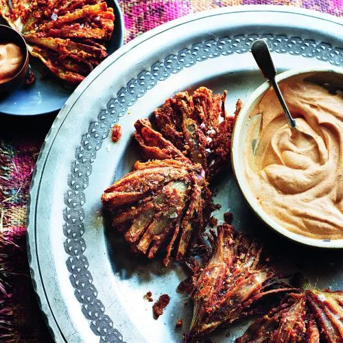 Sjalotbloemen met paprikadip