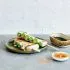 Spiesjes van groene asperges met spek