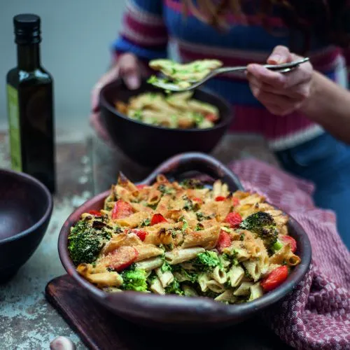 Macaroni ovenschotel met broccoli en tomaat