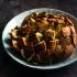 Borrelbrood met belegen kaas, kruidenboter en bosui